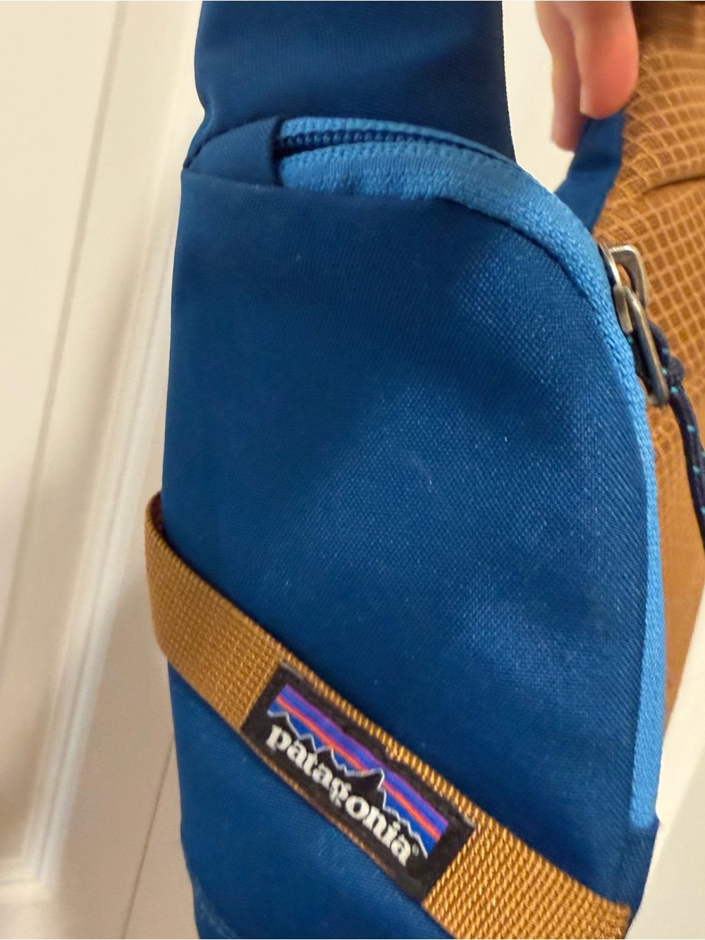 Patagonia Atom Sling 8L Backpack Blue Tan Crossbody Hiking Day Pack EUC - Picture 7 of 10
